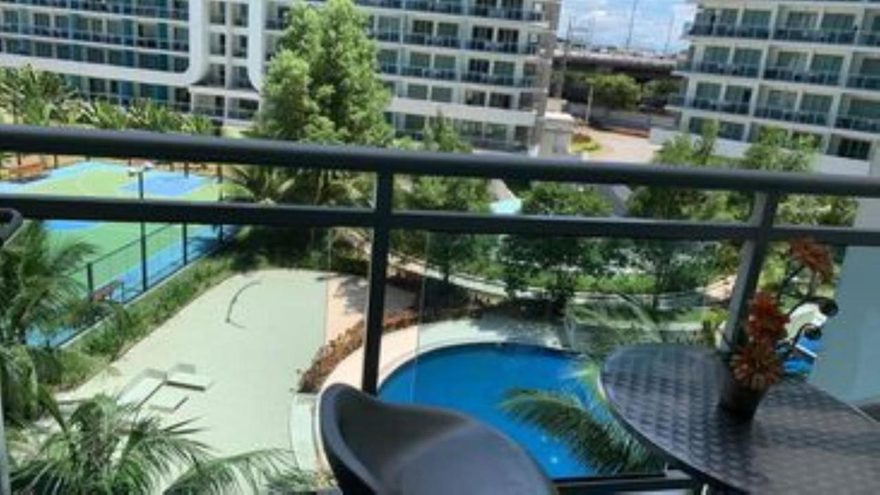 Azure C5 Man-Made Beach Balcony Multiple Units Manila Dış mekan fotoğraf