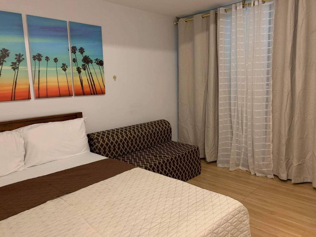 Azure C5 Man-Made Beach Balcony Multiple Units Manila Dış mekan fotoğraf
