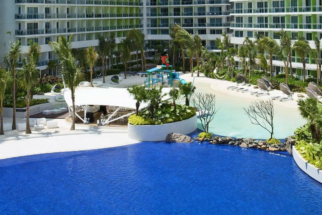 Azure C5 Man-Made Beach Balcony Multiple Units Manila Dış mekan fotoğraf