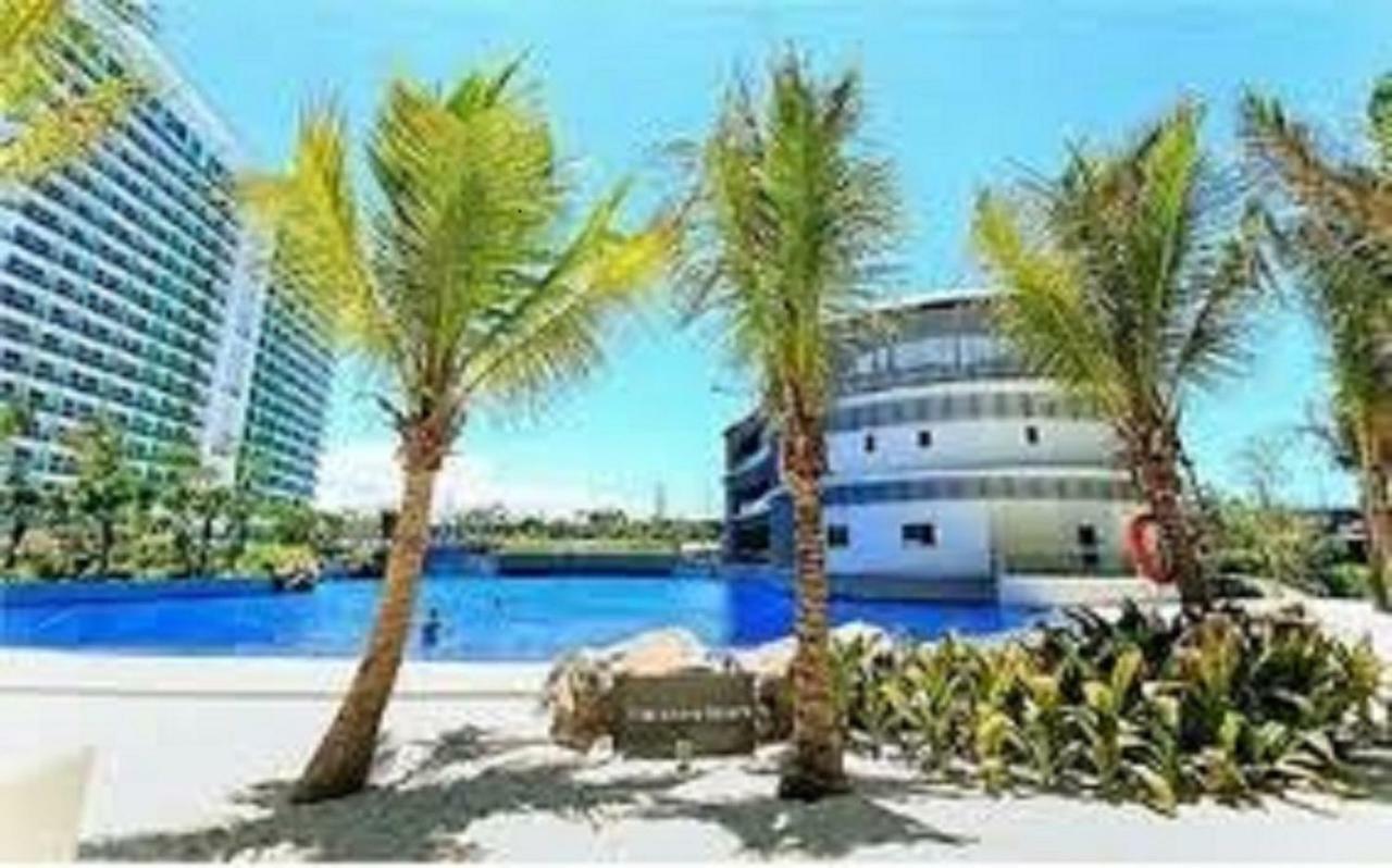 Azure C5 Man-Made Beach Balcony Multiple Units Manila Dış mekan fotoğraf