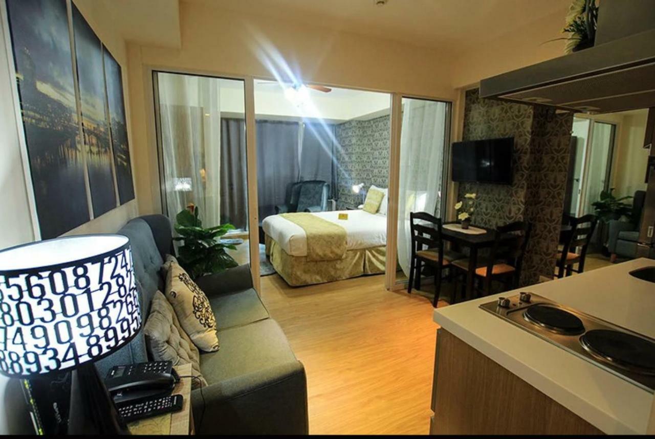 Azure C5 Man-Made Beach Balcony Multiple Units Manila Dış mekan fotoğraf