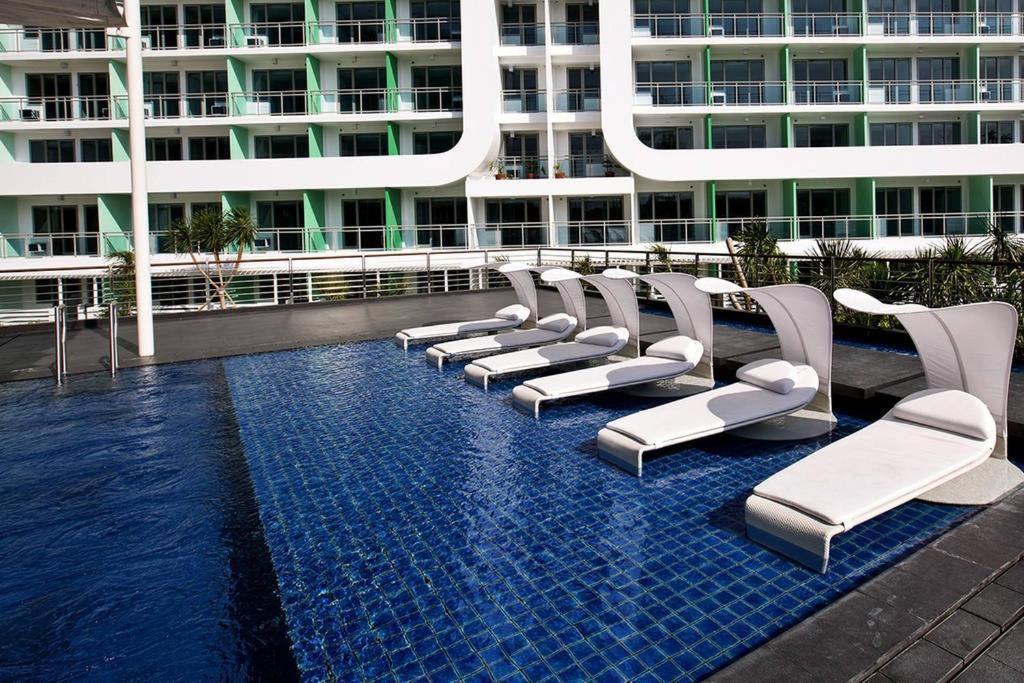 Azure C5 Man-Made Beach Balcony Multiple Units Manila Dış mekan fotoğraf
